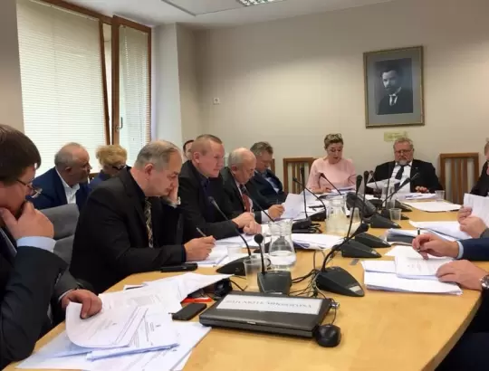 Seimo KRK pritarė siūlymui žemės savininkams -medžiotojams suteikti teisę tapti  medžiotojų klubo nariais 