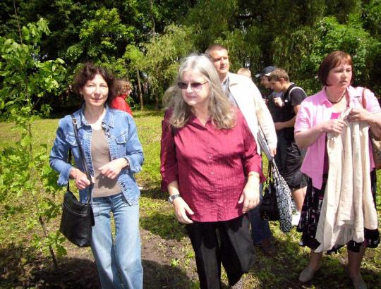 Antropologė Birutė Galdikas  Dubravos MU galėjo susipažinti su vietiniais Lietuvos medžiais