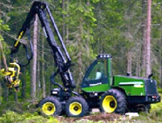 Investicijos į šiuolaikinę medienos ruošos techniką padidėjo.