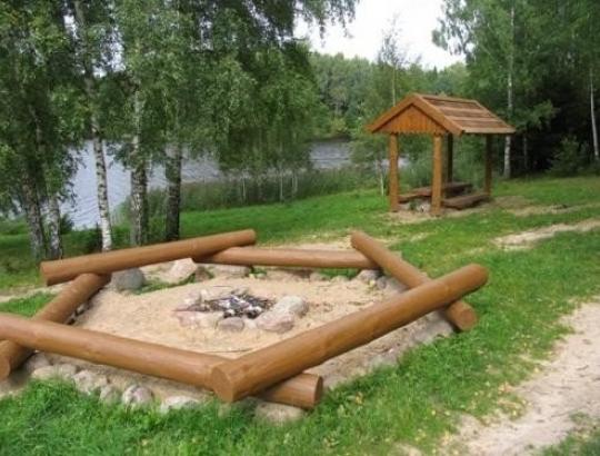 Aplinkosaugininkai įspėja, kad laužus galima deginti tik specialiai įrengtose poilsiaviečių laužavietėse