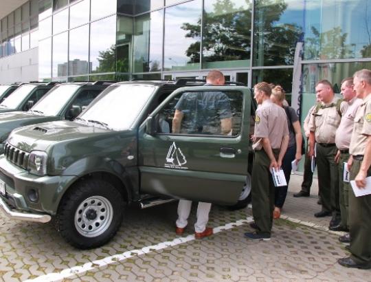 Valstybinės miškų tarnybos MKS pareigūnams- 70 naujų visureigių su specialia įranga už ~2 mln. eur
