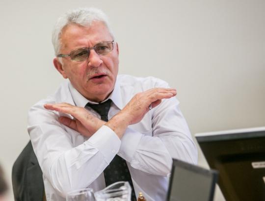 A.Salamakinas toliau gina 5proc.mokestį, nes tai ..."sulaiko nuo besaikio kirtimo"