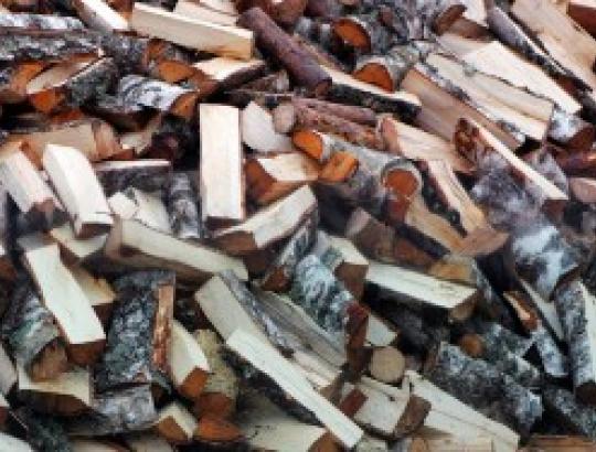 Artėjant šildymo sezonui vilniečiai rūpinasi malkomis