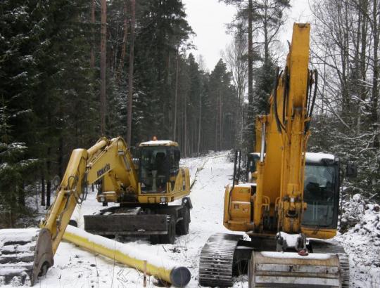 Elektros linijų tiesimas miškuose.Sumokėta, bet ar į tą kišenę?