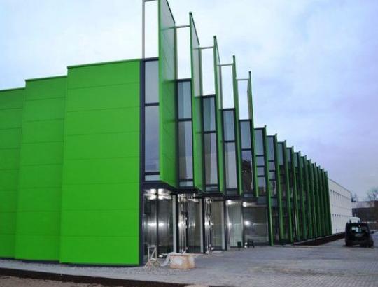 Atveria duris pirmas Lietuvoje Medienos technologijų ir baldų gamybos inovacijų praktinio mokymo centras