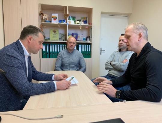 Mažeikiškiai miškų savininkai  aptarė problemas su Seimo nariu V. Ąžuolu